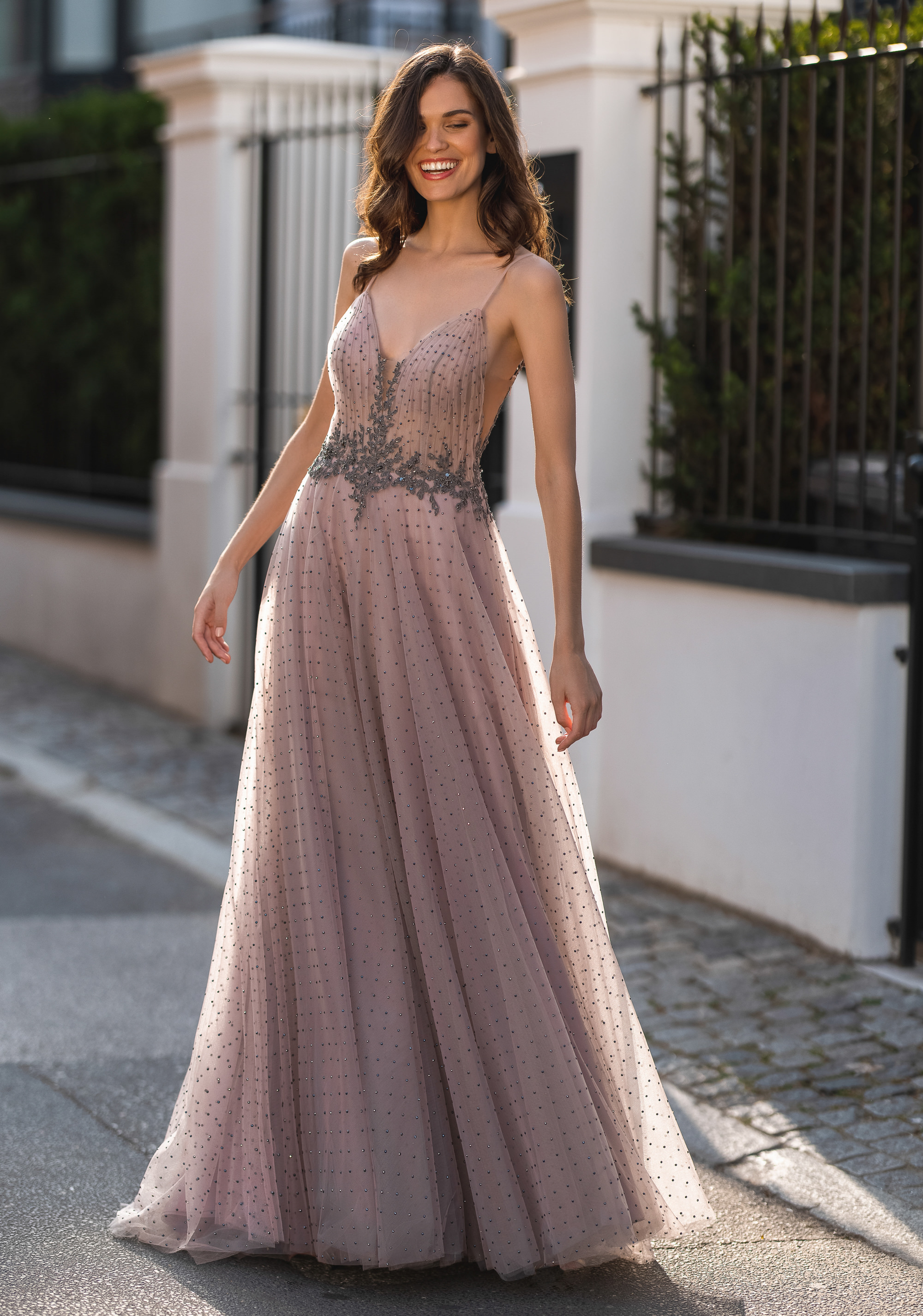 Vestido De Tul Con Pedrería En Rosa Etherea Christian Koehlert